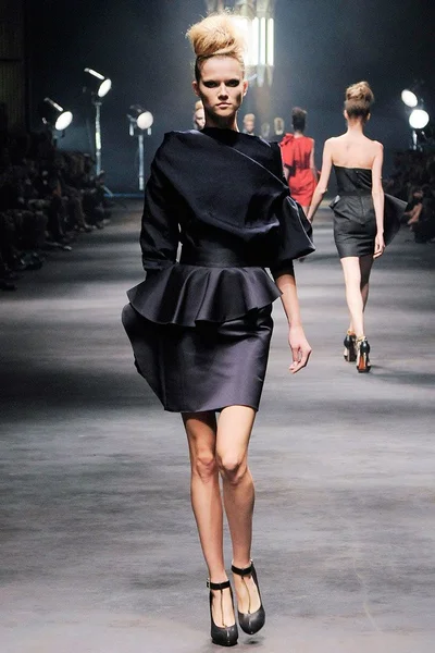 Look 8